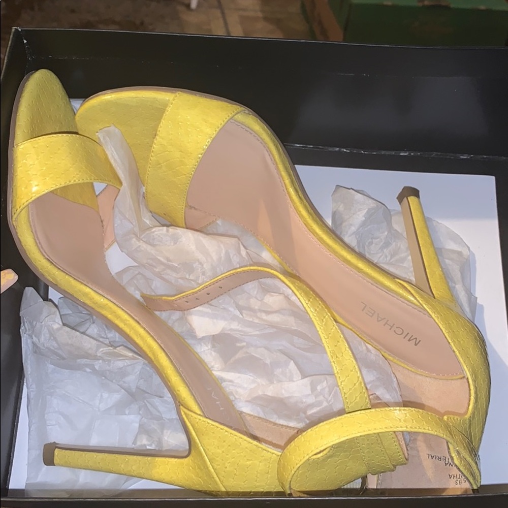 9 yellow heels